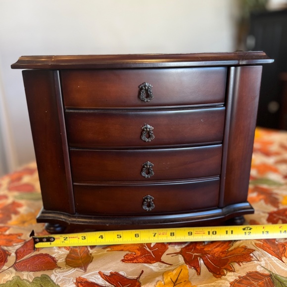 Vintage Mahogany Jewelry Box - Picture 5 of 9